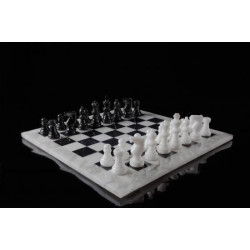 ΣΚΑΚΙΕΡΑ ΑΠΟ ΑΛΑΒΑΣΤΡΟ